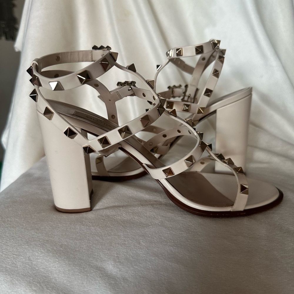 ROCKSTUD ANKLE STRAP SANDAL 90 MM SIZE 39 1/2